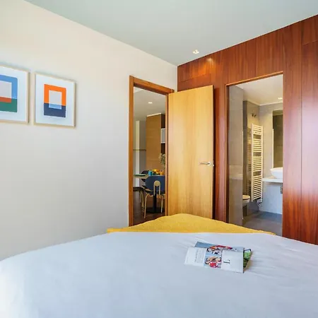 Aspasios Diagonal Art Apartment
