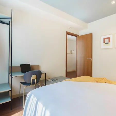 Aspasios Diagonal Art Apartment